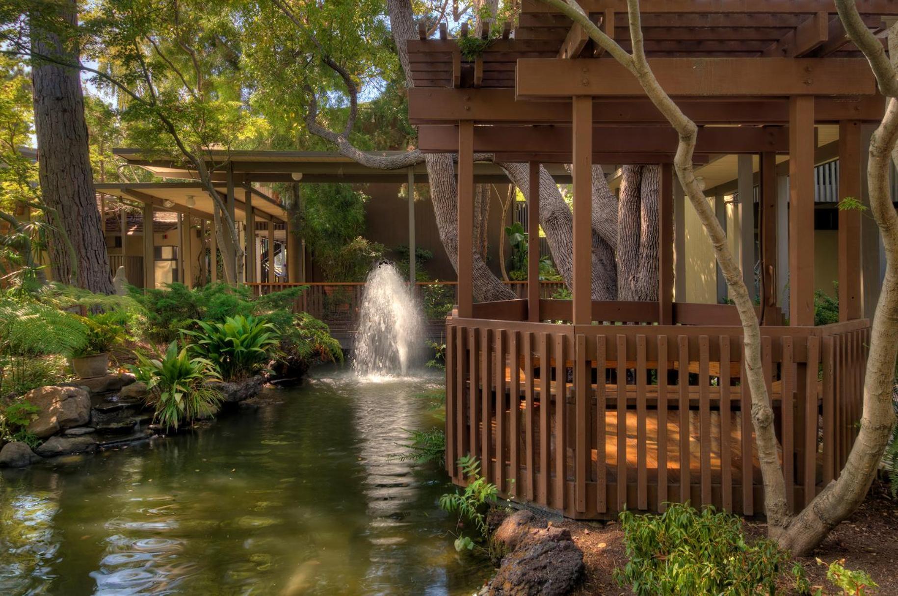 Dinah's Garden Hotel Palo Alto Bagian luar foto