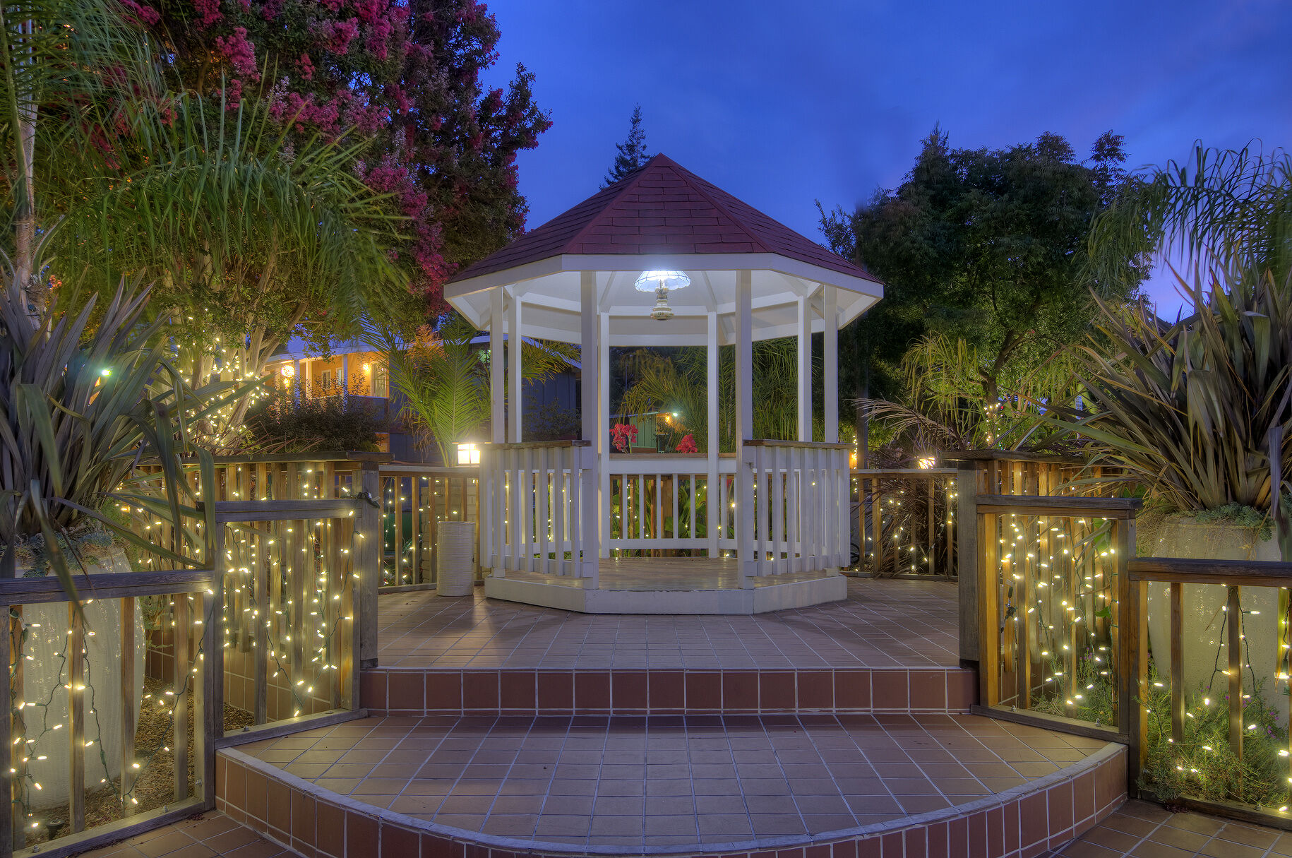 Dinah's Garden Hotel Palo Alto Bagian luar foto